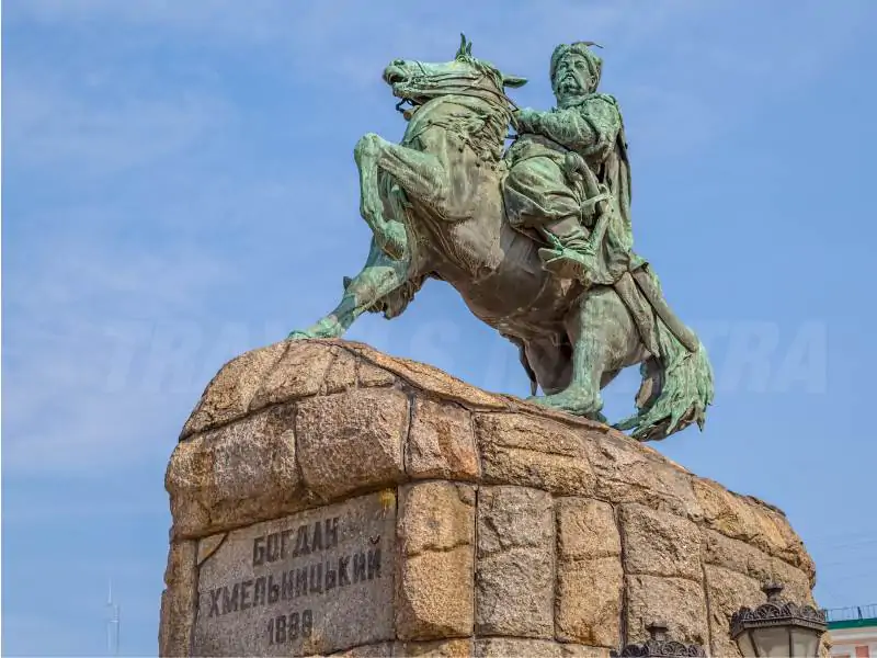 Monument-of-Bohdan-Khmelnytsky-Ukraine_web