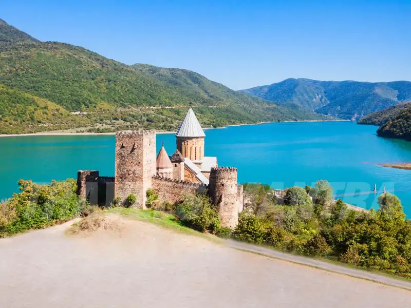 ananuri-castle-georgia_web