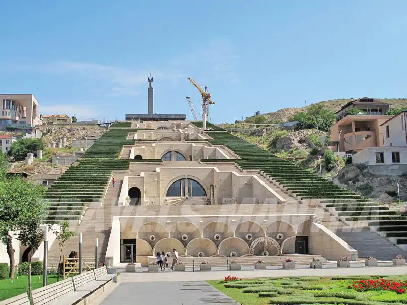 park-cascade-armenia_web