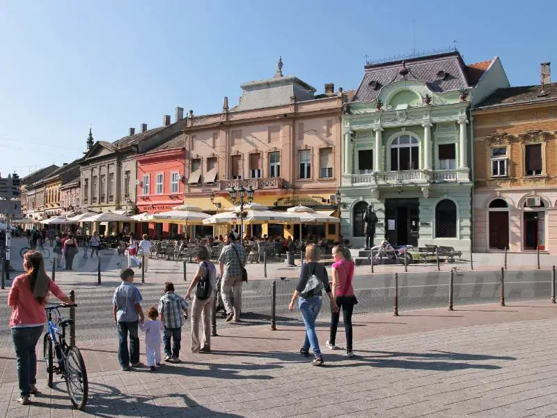 pedestrian-area-of-novi-sad-serbia_web